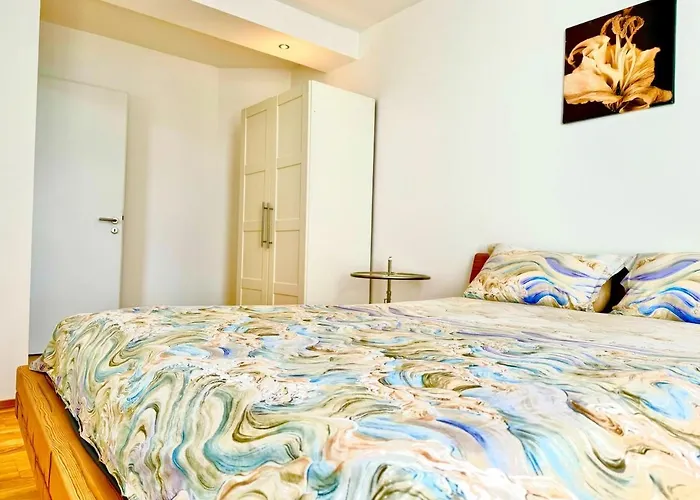 Castle View 3 Apartment *